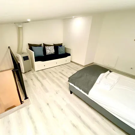 Apartment House Of Comfort Duplex A In The Center Of *